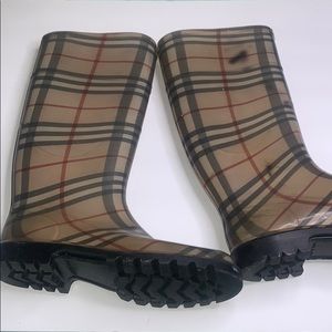 Burberry nova check rain boots size 39
